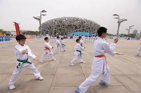 必一运动bsport体育：儿童卡通滑梯：如何在滑梯上培养孩子的竞争意识？